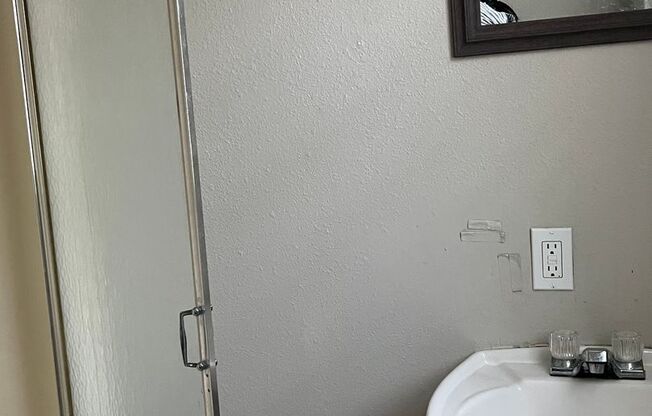1 bed, 1 bath, 750 sqft, $795, Unit 101