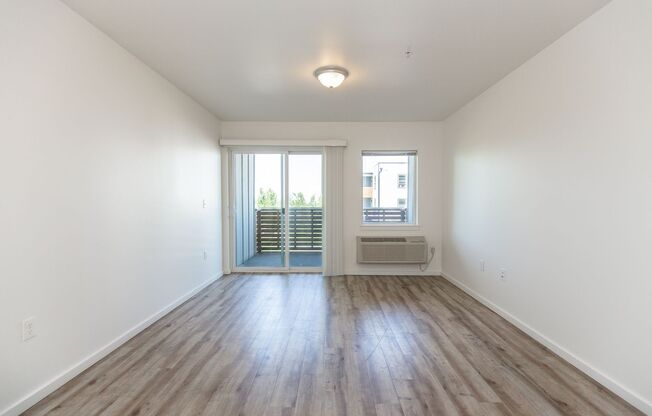 2 beds, 2 baths, 952 sqft, $1,695, Unit 116-205