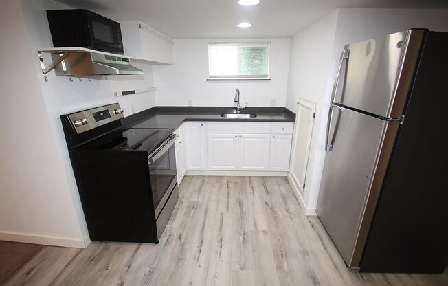 1 bed, 1 bath, 840 sqft, $1,995, Unit 3