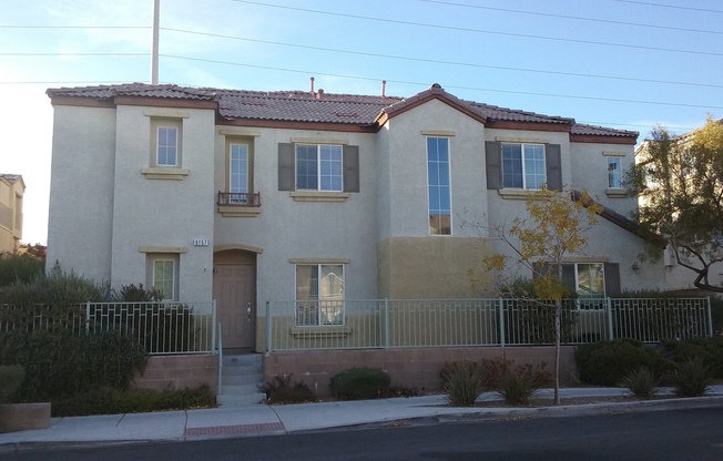 3 beds, 2.5 baths, $1,900