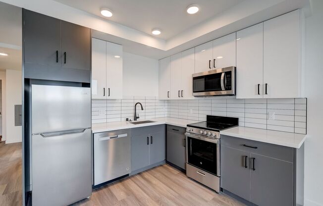 1 bed, 1 bath, 429 sqft, $1,695, Unit 204