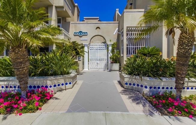 1BR / 1BA University City Large Condo “887 Sq/Ft” @ Villa Europa