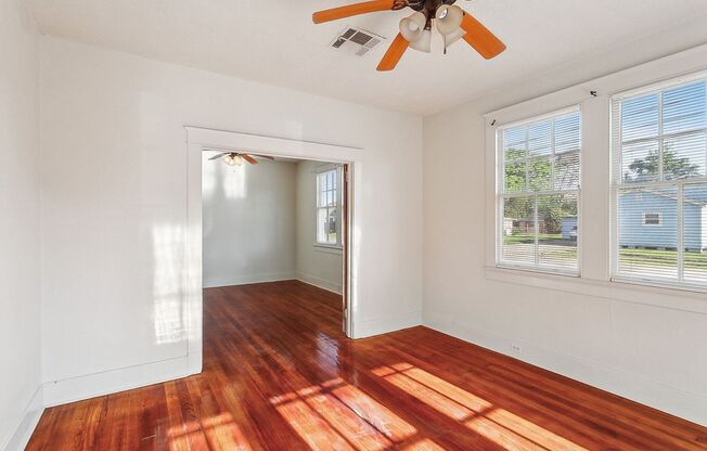 1203 - 1205 Numa St
