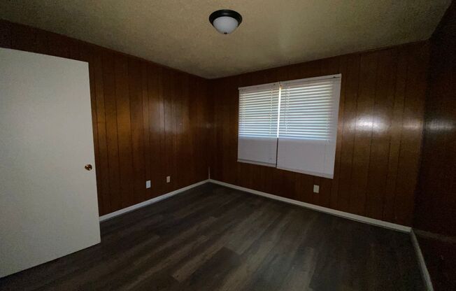 2 beds, 1 bath, $975, Unit Apt 2