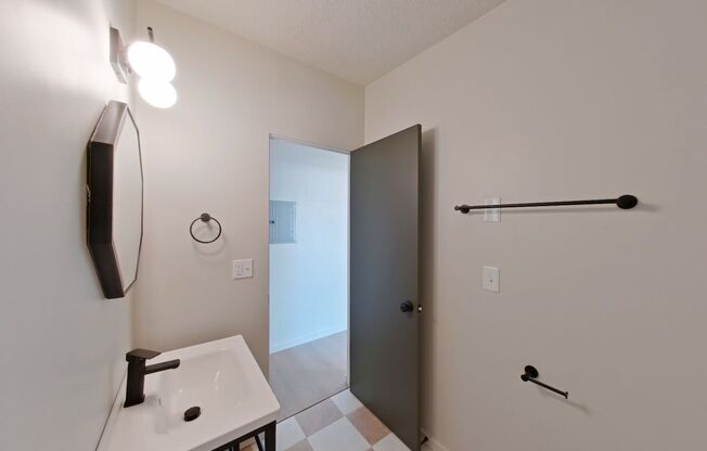 3 beds, 1 bath, 755 sqft, $2,347, Unit 30B