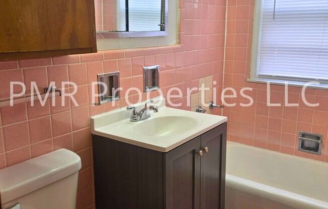 2 beds, 1 bath, $850, Unit 4524- 01