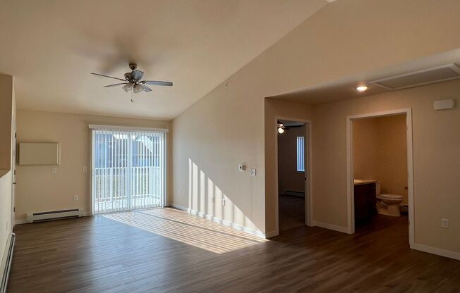 2 beds, 1 bath, 1,032 sqft, $1,345, Unit AT 719-19