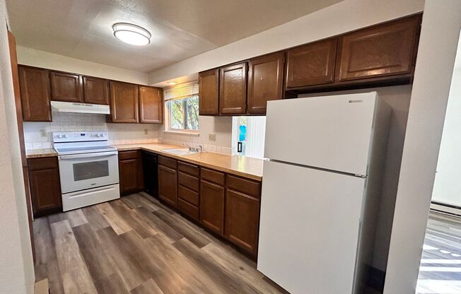 2 beds, 1 bath, $1,100, Unit 2331