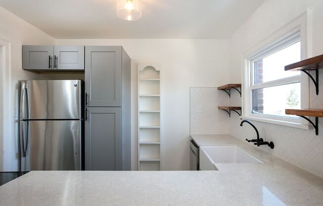 Elise Apartments