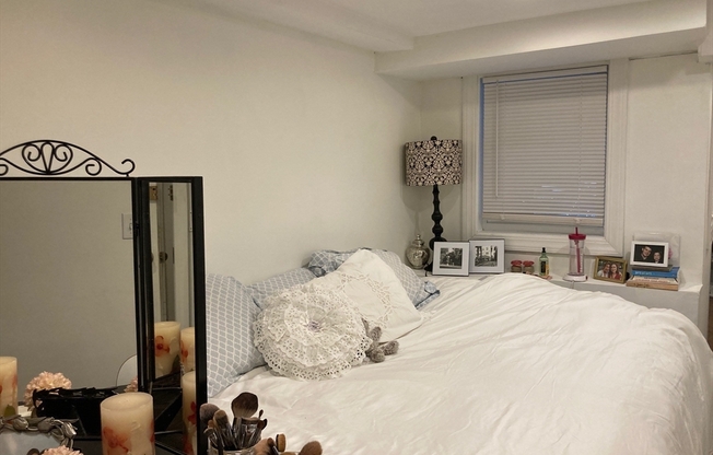 1 bed, 1 bath, $2,350, Unit B