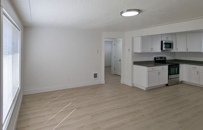 666 682 HAWTHORNE AVE NE