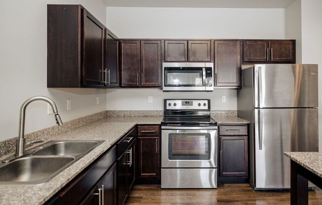 2 beds, 2 baths, 1,008 sqft, $1,715, Unit 315