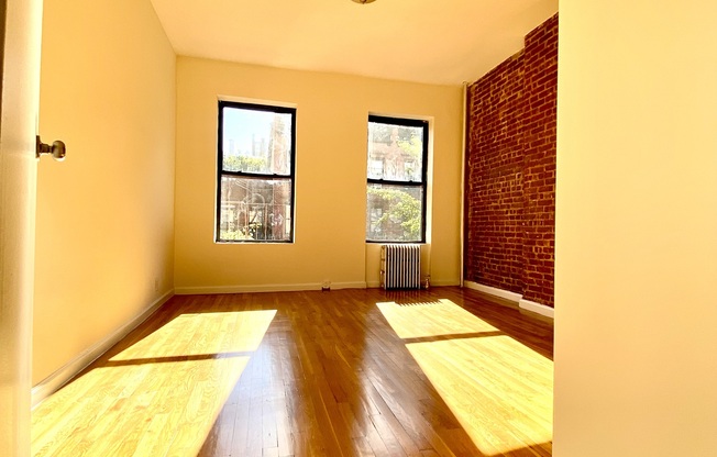 2 beds, 1 bath, $4,295, Unit 4W