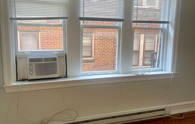 Studio, 1 bath, 330 sqft, $900, Unit 304