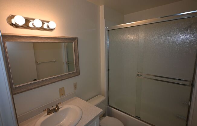 3 beds, 2.5 baths, $3,100, Unit 10650