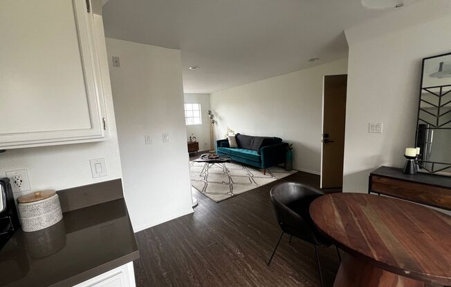 2 beds, 2 baths, 900 sqft, $2,645, Unit 202