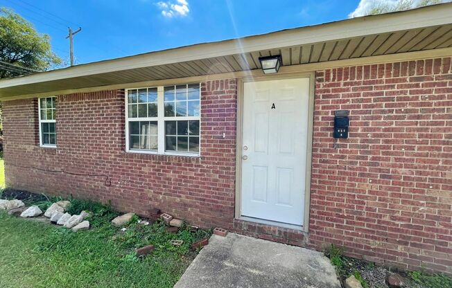 2 BED / 1 Bath Apartment in Truman.  READY NOW!