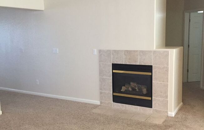Avail 7/1 - Single level Rocklin home with new carpet