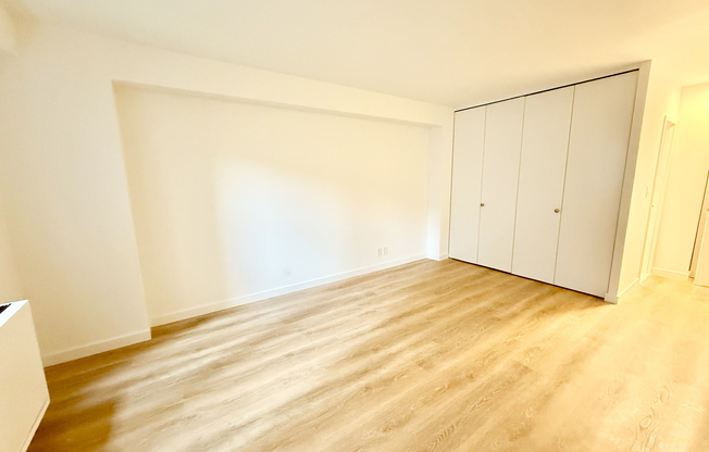 1 bed, 1.5 baths, $6,000, Unit 8A