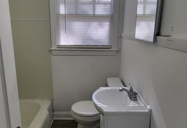 2 beds, 1 bath, $975