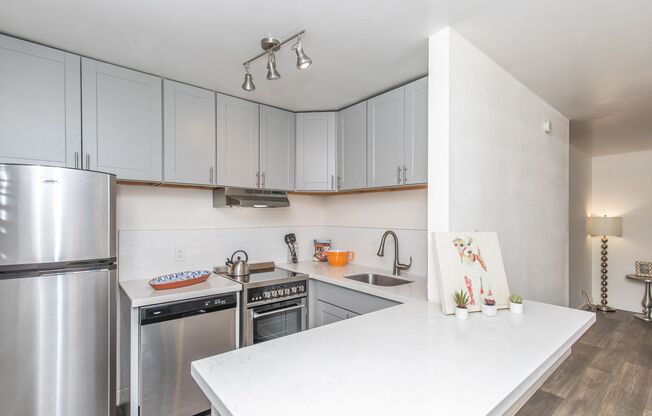 Studio, 1 bath, 450 sqft, $1,075, Unit G204
