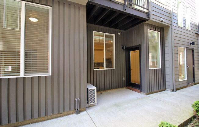 1 bed, 1 bath, 422 sqft, $1,345, Unit 8120 - 102