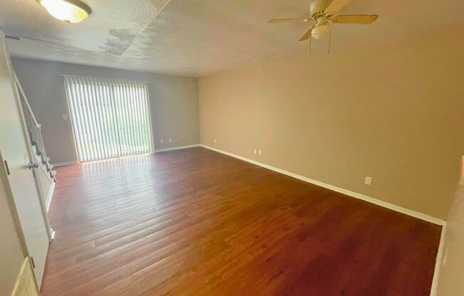 2 beds, 1.5 baths, 994 sqft, $1,050, Unit 8