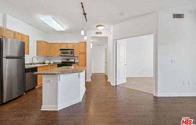 1 bed, 1 bath, 910 sqft, $2,900, Unit 355