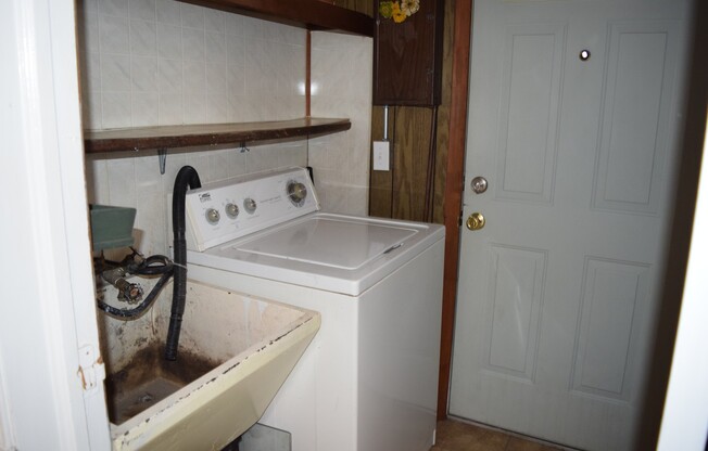 2 beds, 1 bath, $1,100