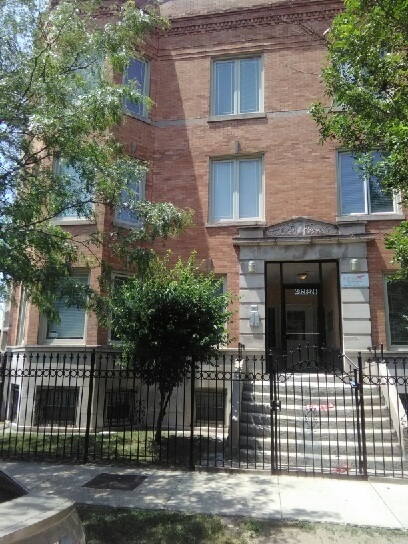 3 Bedroom in Bronzeville Available Now!