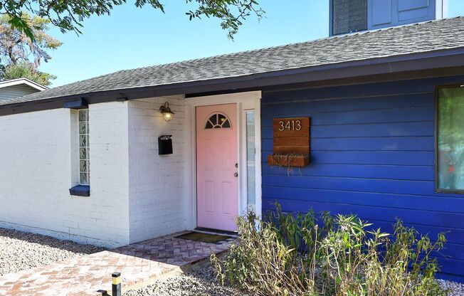 Fully Furnished Remodeled 4 Bedroom / 4 Bathroom Home with spacious back yard & pool in Central Phoenix!