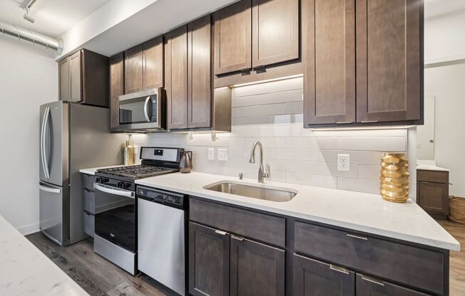 2 beds, 2 baths, 945 sqft, $1,925, Unit 606