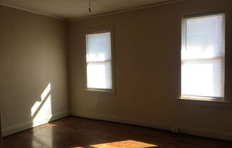 Studio, 1 bath, 400 sqft, $600, Unit #4