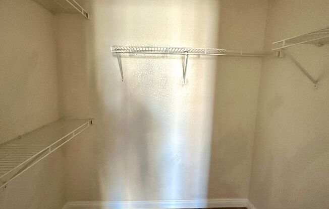 2 beds, 2 baths, $1,299, Unit # 2095