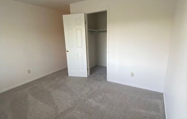 2 beds, 1 bath, 920 sqft, $1,200, Unit 5965301