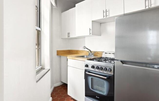 Studio, 1 bath, $4,300, Unit 2L