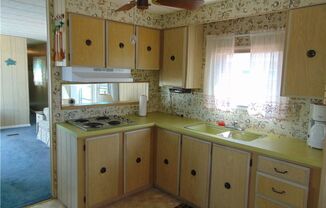 2 beds, 1 bath, $1,300