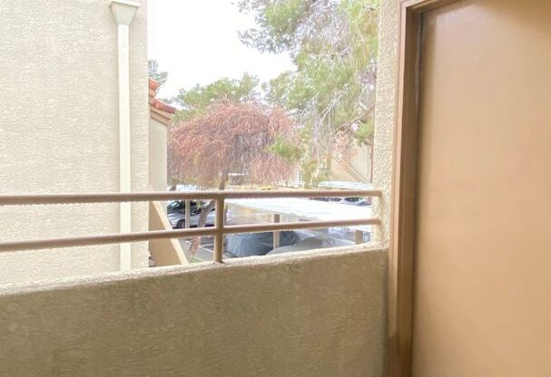 3 beds, 2 baths, $1,500, Unit # 2044