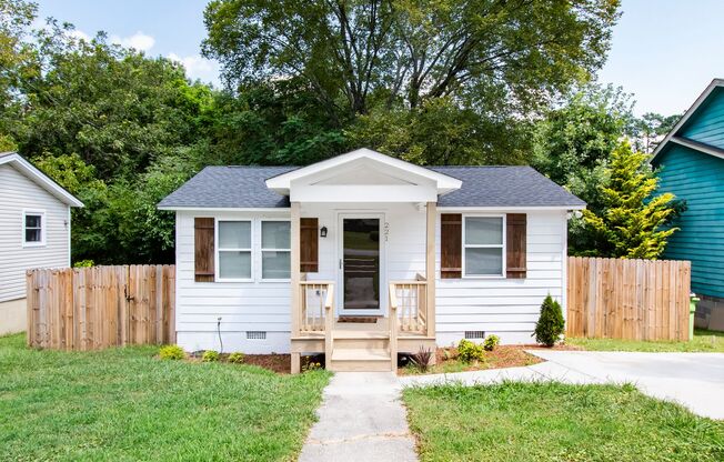 2bedroom/1 bath home minutes to downtown Holly Springs!