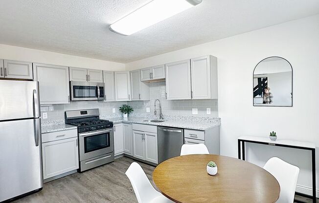 2 beds, 2 baths, 1,300 sqft, $1,299, Unit 3011