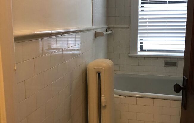 1 bed, 1 bath, $950, Unit 303