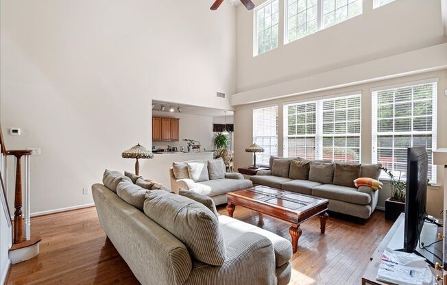 Spacious 5BR/3BA minutes from Ballantyne Village! 11514 Bridle Trace Ln