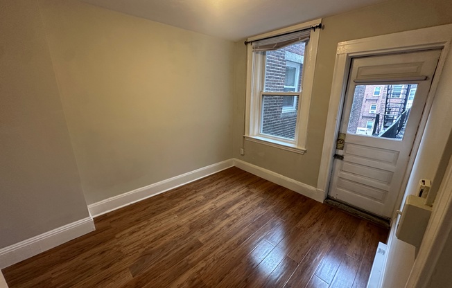 3 beds, 1 bath, $4,500, Unit 15