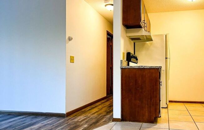 2 beds, 1 bath, 875 sqft, $1,325, Unit Unit 2810-11