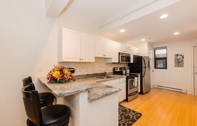 1 bed, 1.5 baths, 651 sqft, $3,700, Unit 603