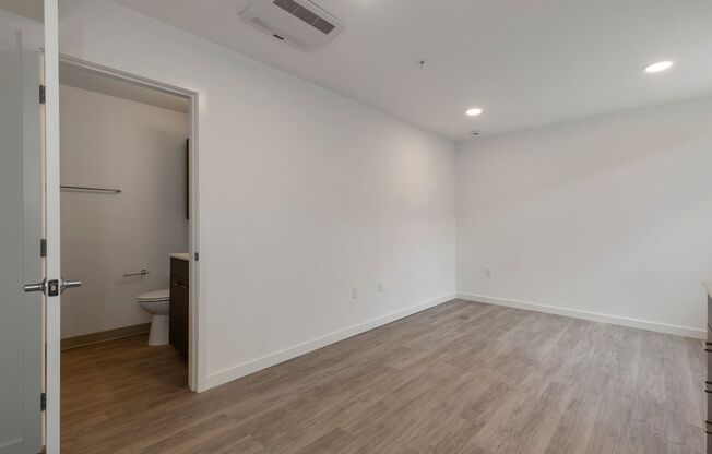 Studio, 1 bath, 250 sqft, $995, Unit B04