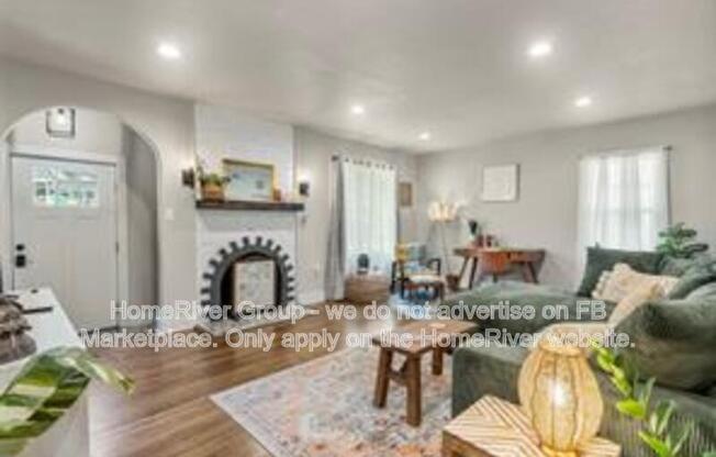 115 S KNOXVILLE AVE