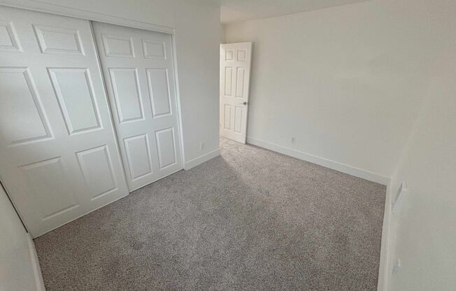 3 beds, 1 bath, 800 sqft, $1,595, Unit 53