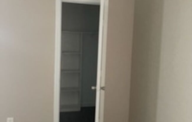 2 beds, 1.5 baths, 949 sqft, $1,450, Unit 281