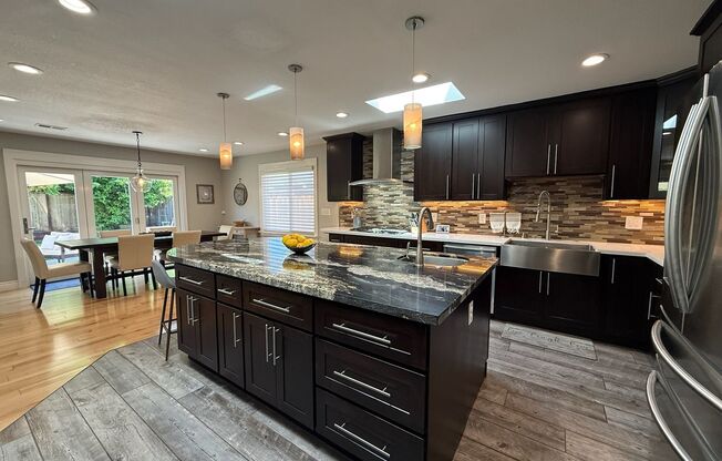 Beautiful 3 Bed 2.5 Bath Home in the Pruneyard/Dry Creek Neighborhood Available Now!